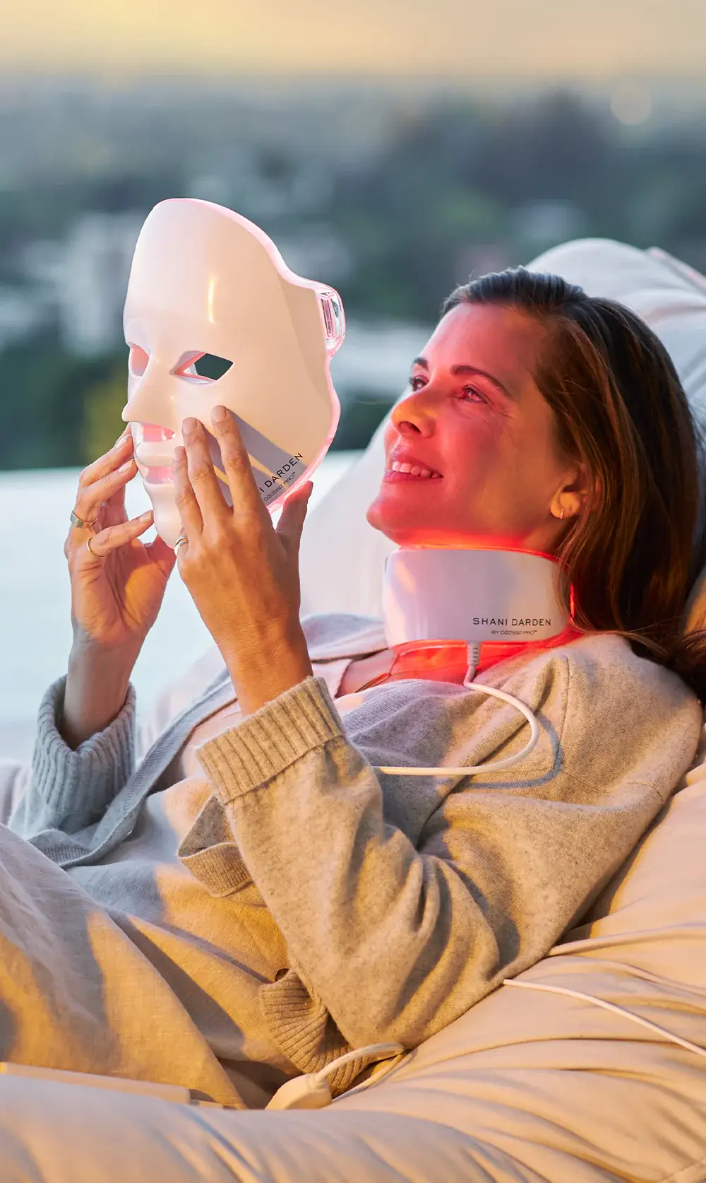 shani-darden-pro-led-light-mask-3